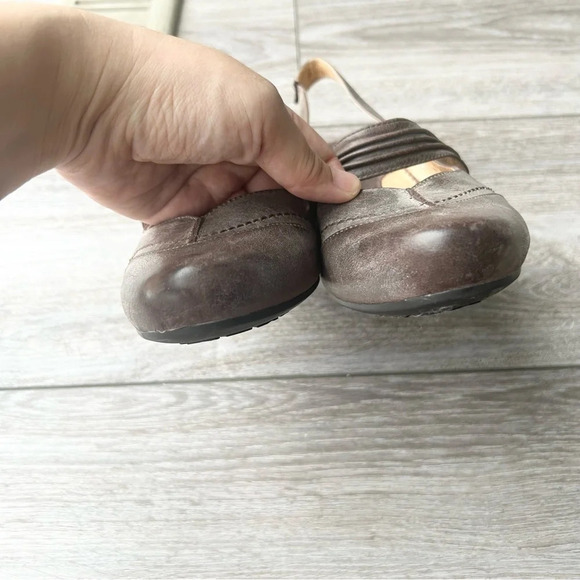 Comfortable by Blondo Retro Leather Mary Jane  Slingback Pumps - Picture 4 of 16